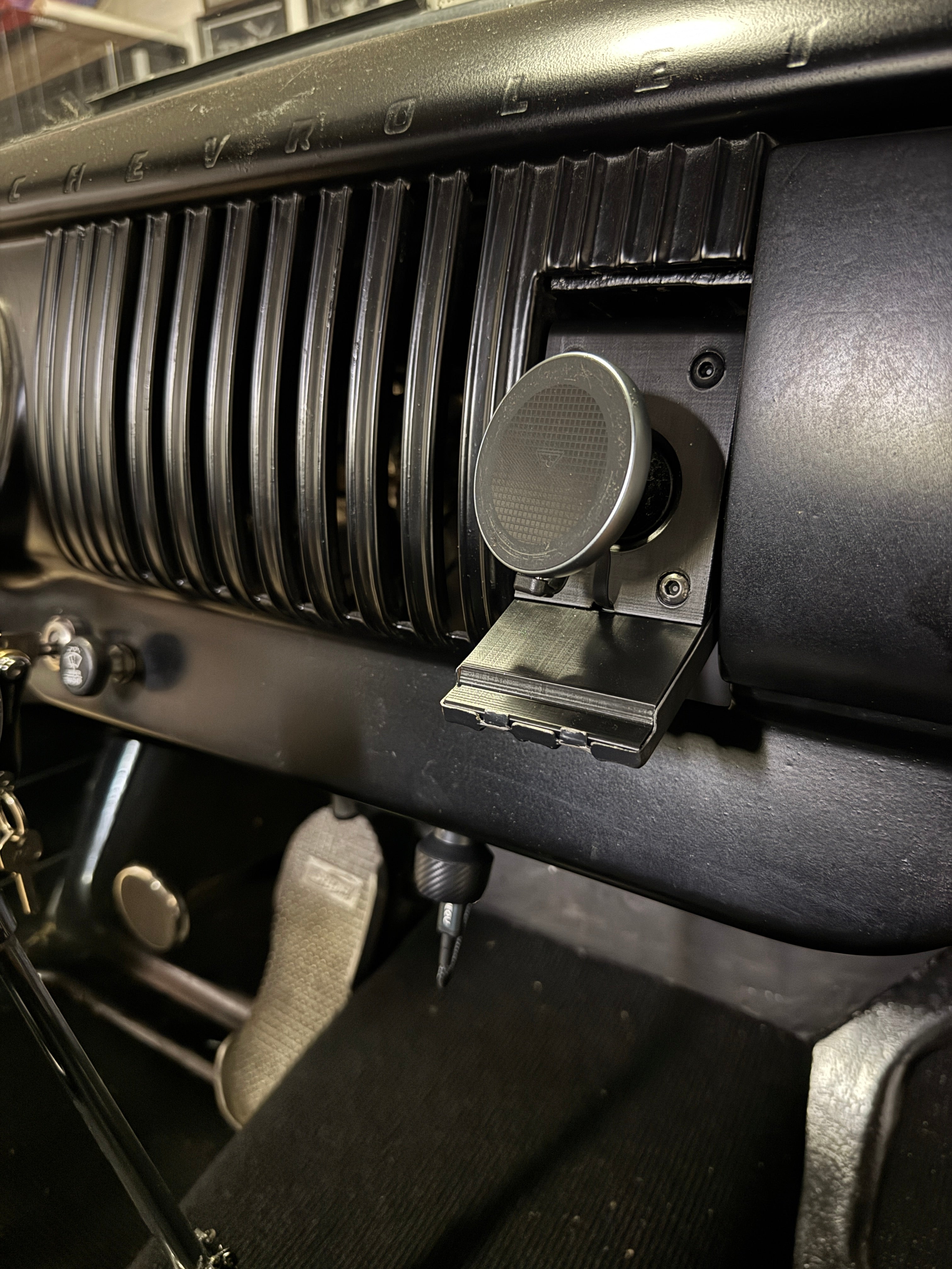 1954 Chevy 3100 Pick Up ashtray phone mount conversion