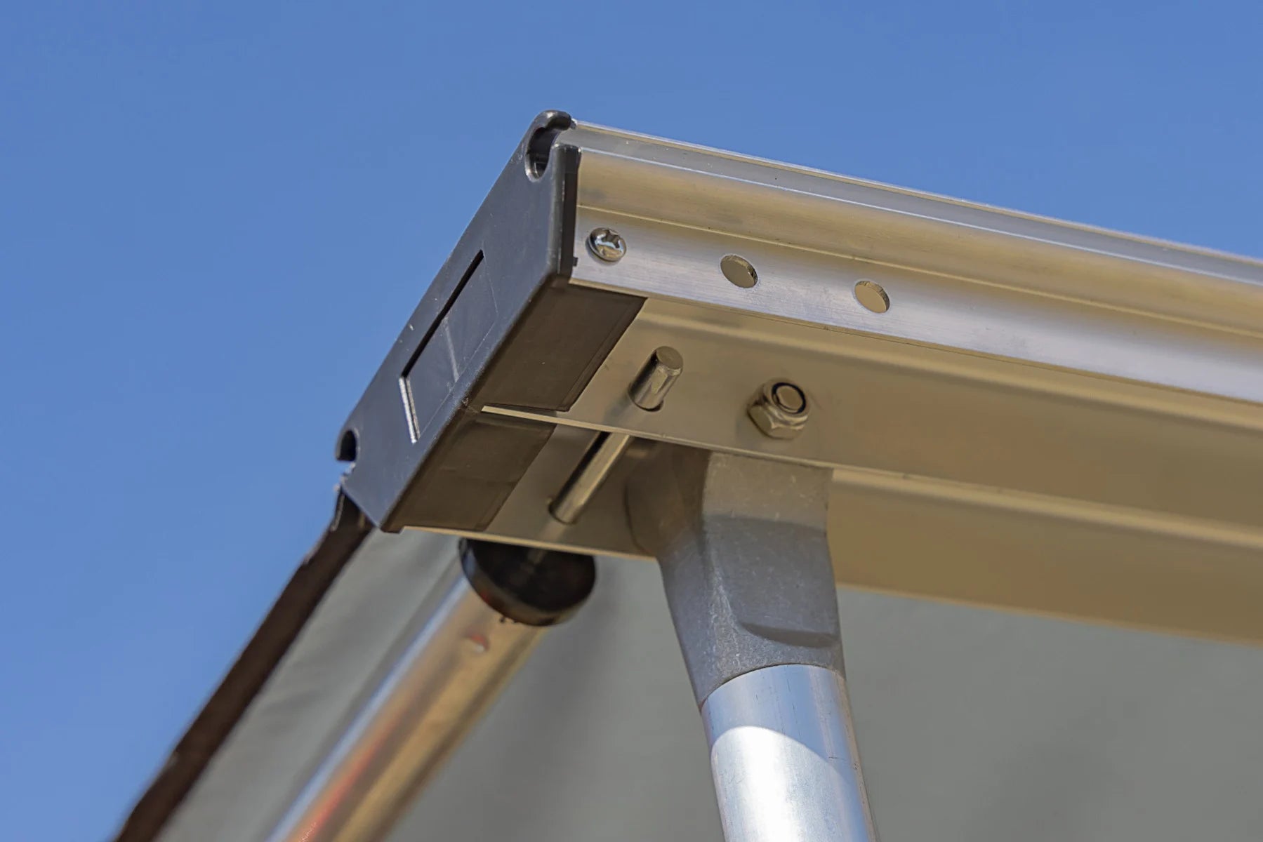 Retractable Roof Rack Awning 6'6" x 9'8" (Fits Trucks & SUVs)