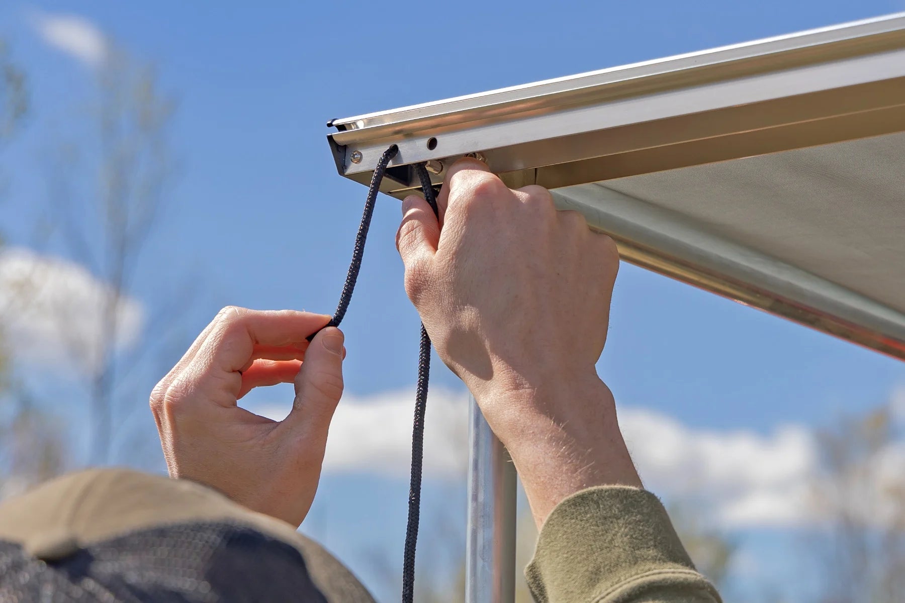 Retractable Roof Rack Awning 6'6" x 9'8" (Fits Trucks & SUVs)