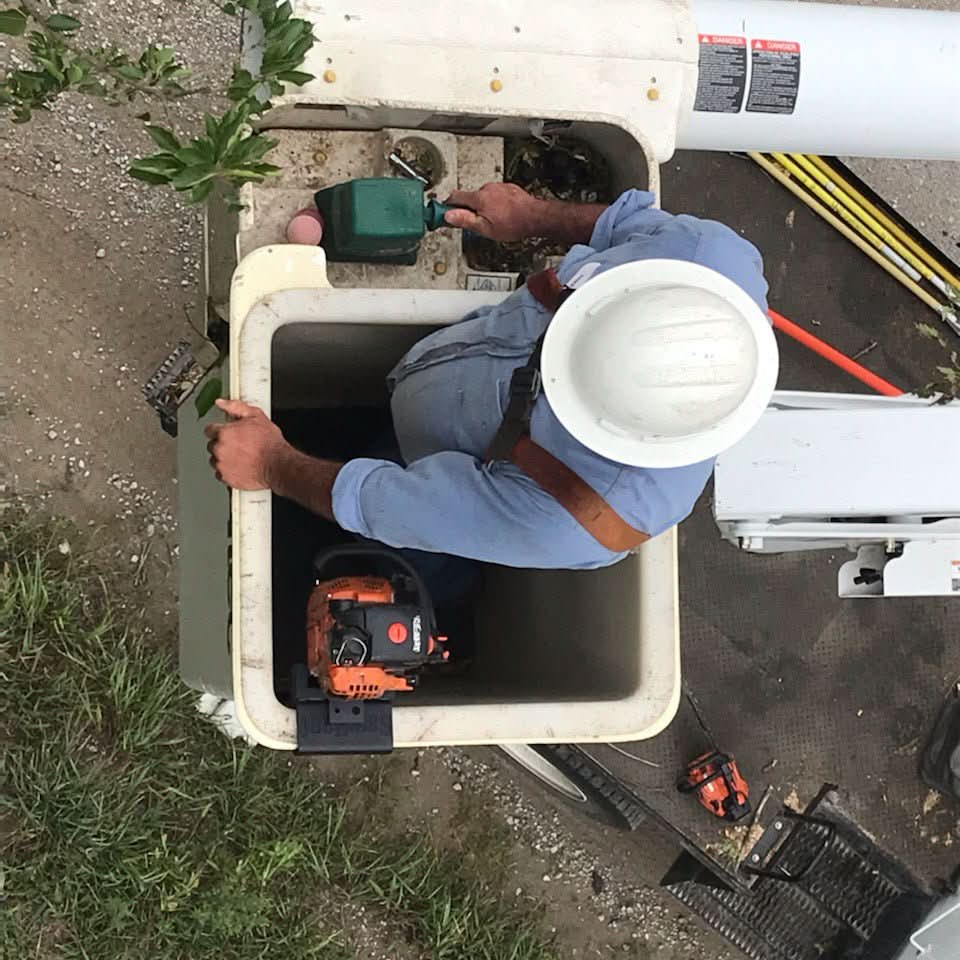 SawHaul Mount for Fiberglass Insulated Aerial Bucket Trucks